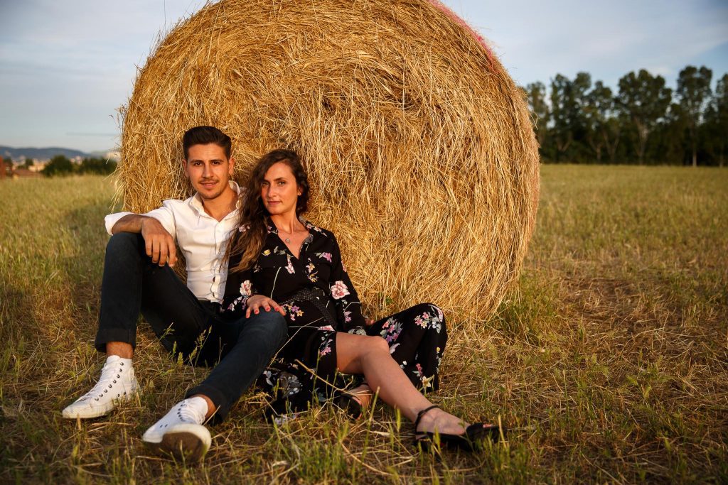 DO1 0191 1024x683 - Tramonto in un campo di fieno || Servizio Fotografico di Coppia a Roma