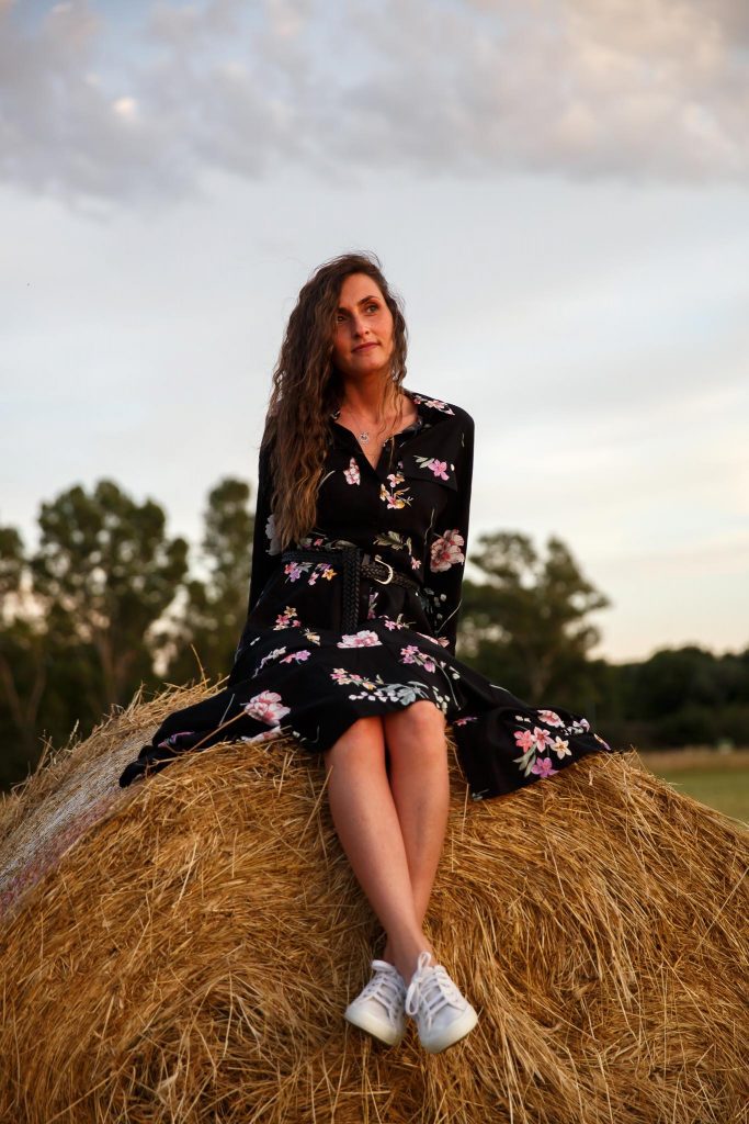 DO1 0911 683x1024 - Tramonto in un campo di fieno || Servizio Fotografico di Coppia a Roma