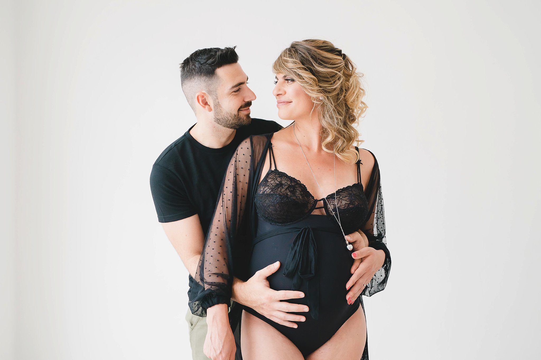 Servizio fotografico di gravidanza a studio a Roma